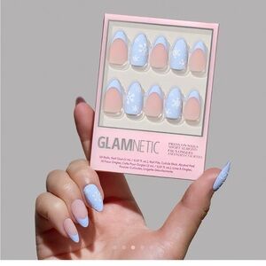 Glamnetic Snowflake Press-On Nails